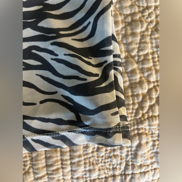 Hollister Animal Print Lace Trim Mesh Cami - Picture 6 of 9